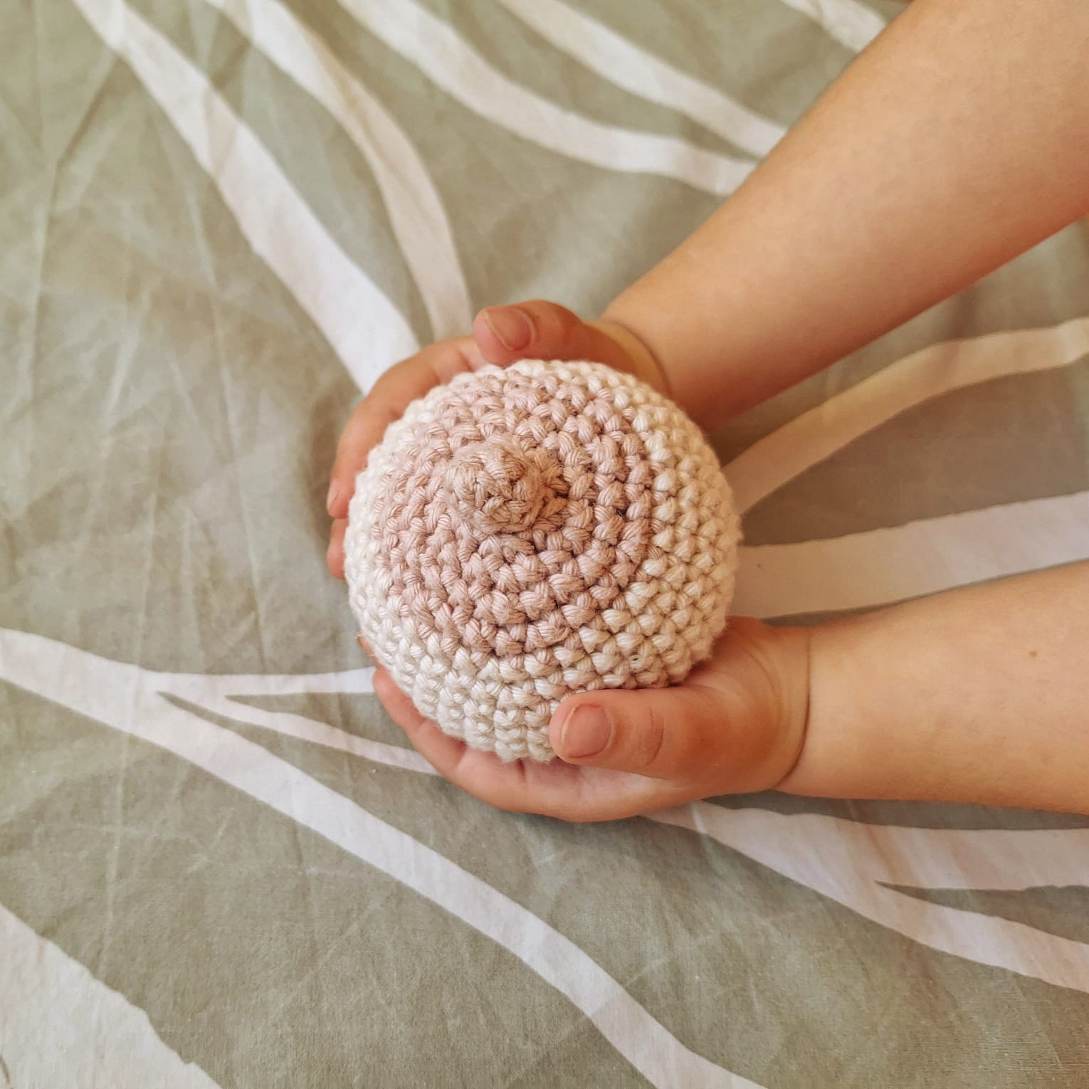 Yas' Familienbegleitung | bindungsorientierte Familienbegleitung BFB Institut | Lindau am Bodensee | Stillberatung | Schlafberatung | Beikostberatung | Bedürfnisorientiert | Ravensburg Stillberatung | Wangen Stillberatung| Friedrichshafen Stillberatung | Lindenberg Stillberatung | Bregenz Stillberatung | Dornbirn Stillberatung | Kressbronn Stillberatung